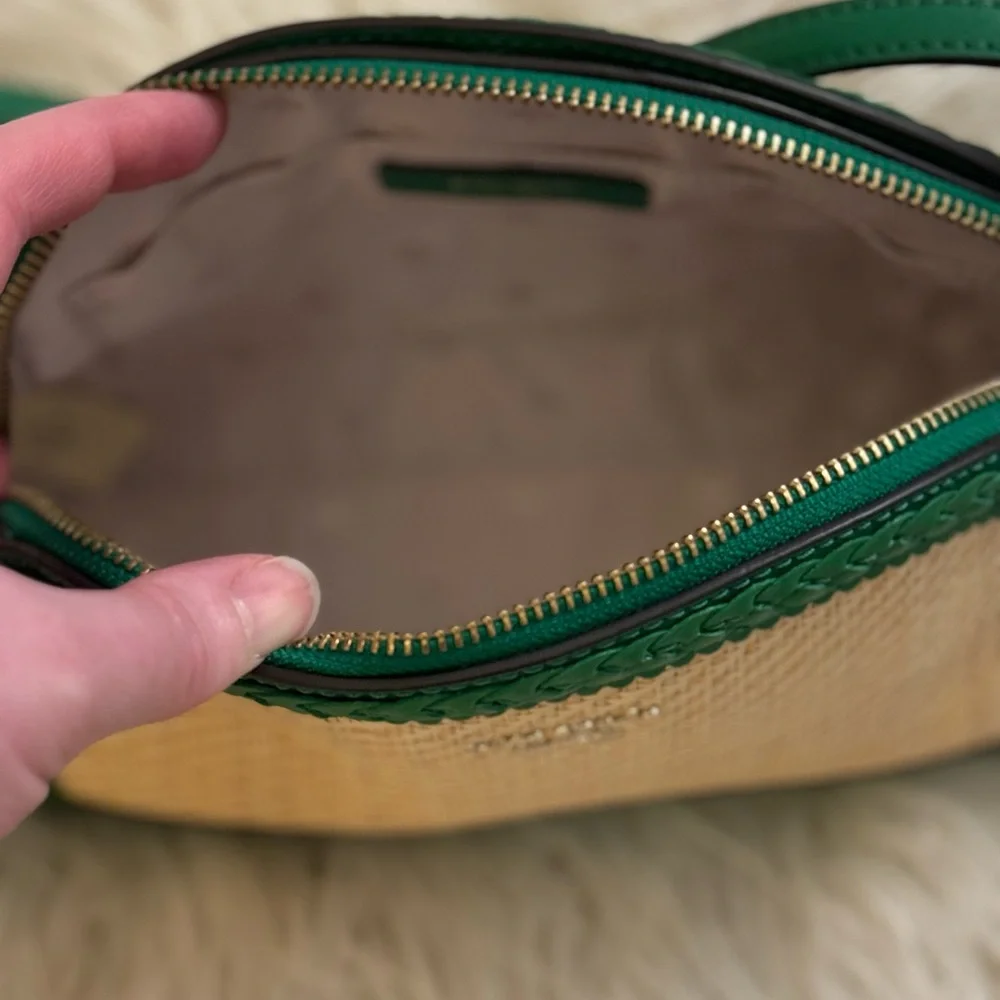 🆕NWT🆕 Kate Spade Straw Dome Crossbody with Green Bean Saffiano Leather Trim!💚 - Picture 3 of 7